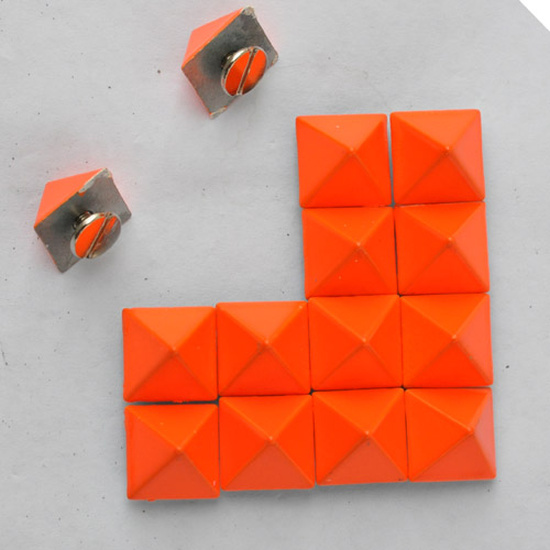 13X9mm neon Orange Pyramid Spike