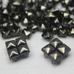 5mm gunmetal pyramid prong stud