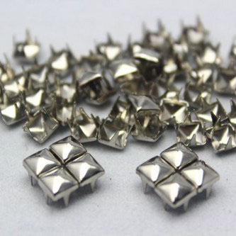 5mm silver pyramid prong studs 