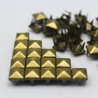 7mm antique bronze pyramid prong stud