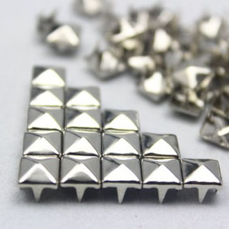 7mm silver pyramid prong studs 