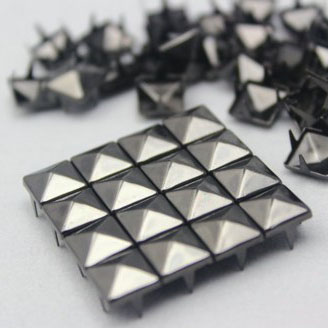 8mm gunmetal pyramid prong stud