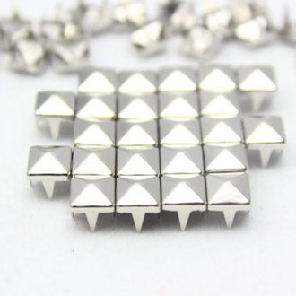 8mm silver pyramid prong stud